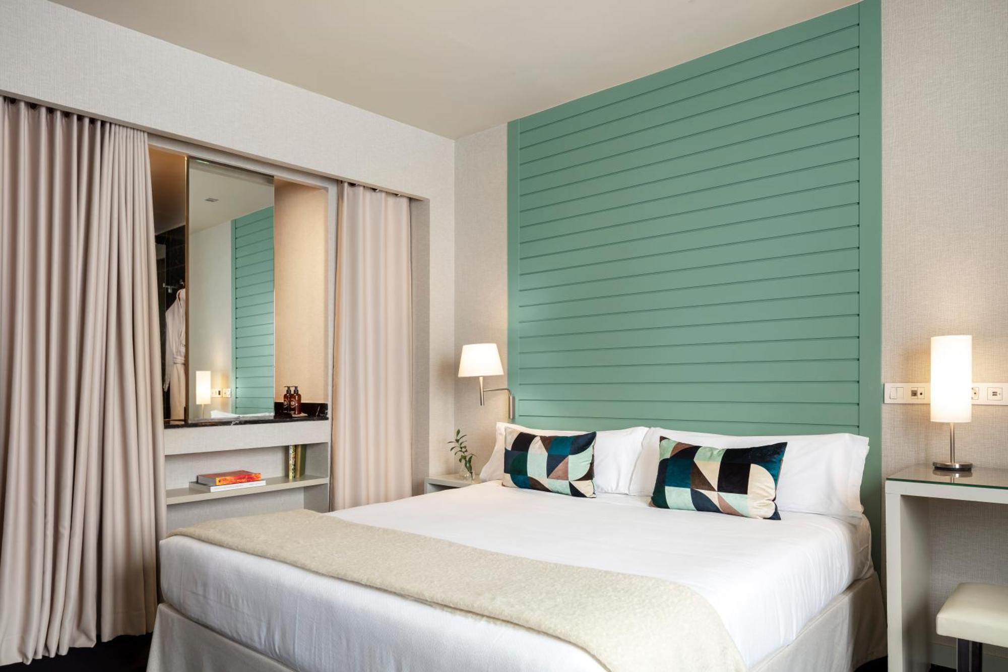 Urban Executive Room