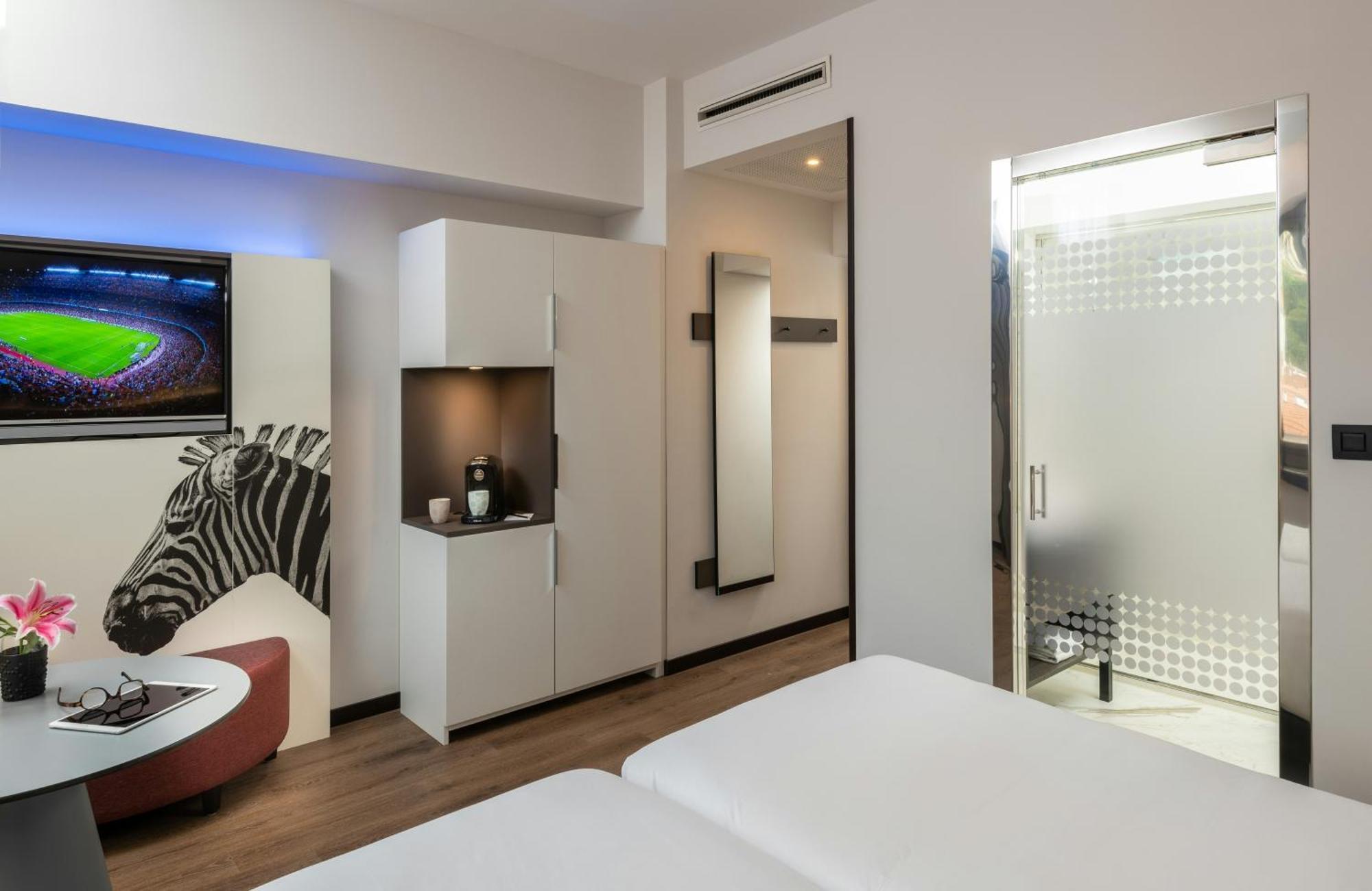 Double or Twin Room,1747043639:JPEG